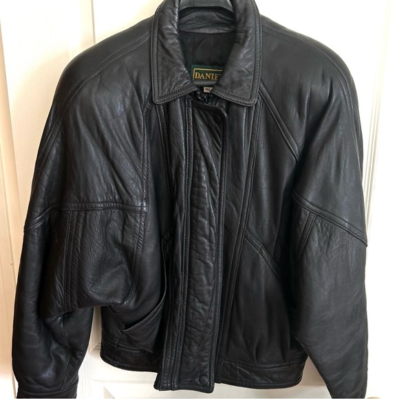 *SOLD* Danier Leather Jacket Bomber Style - Picture 2 of 5